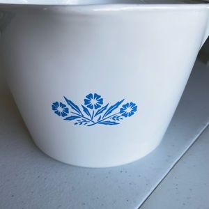 Corningware brand blue cornflower measuring bowl 4 cups.